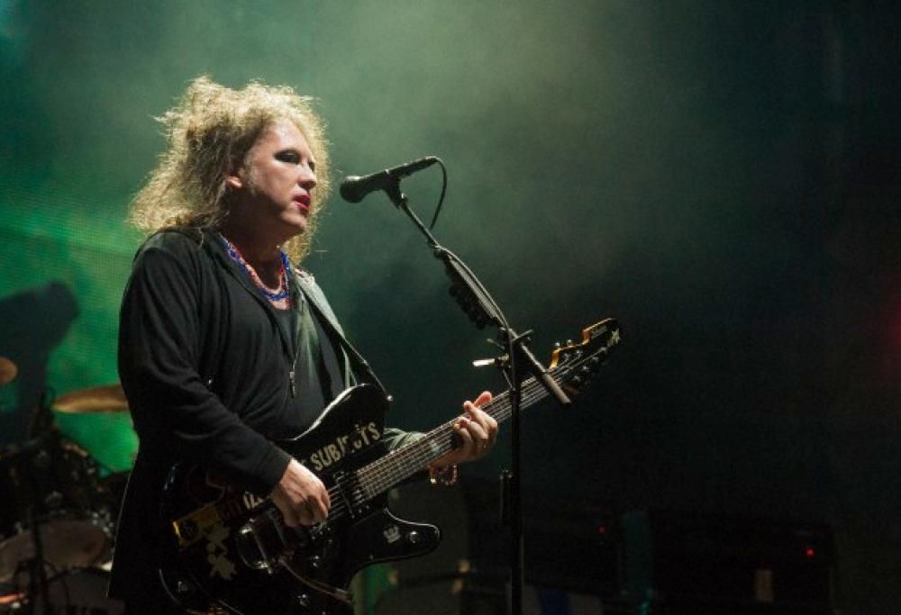 The Cure, Robert Smith ha messo all’asta per beneficenza delle opere ispirate al nuovo album “Songs Of A Lost World”
