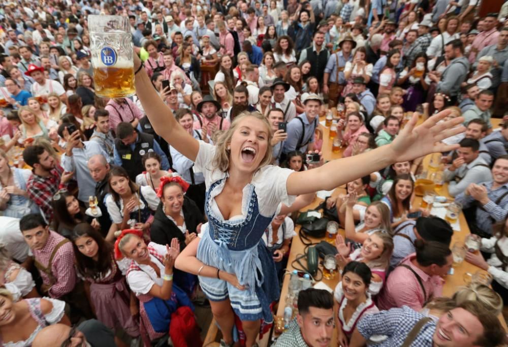 Oktoberfest 2022: a Monaco di Baviera fino al 3  ottobre il più grande evento mondiale a tema birra! Guarda le foto