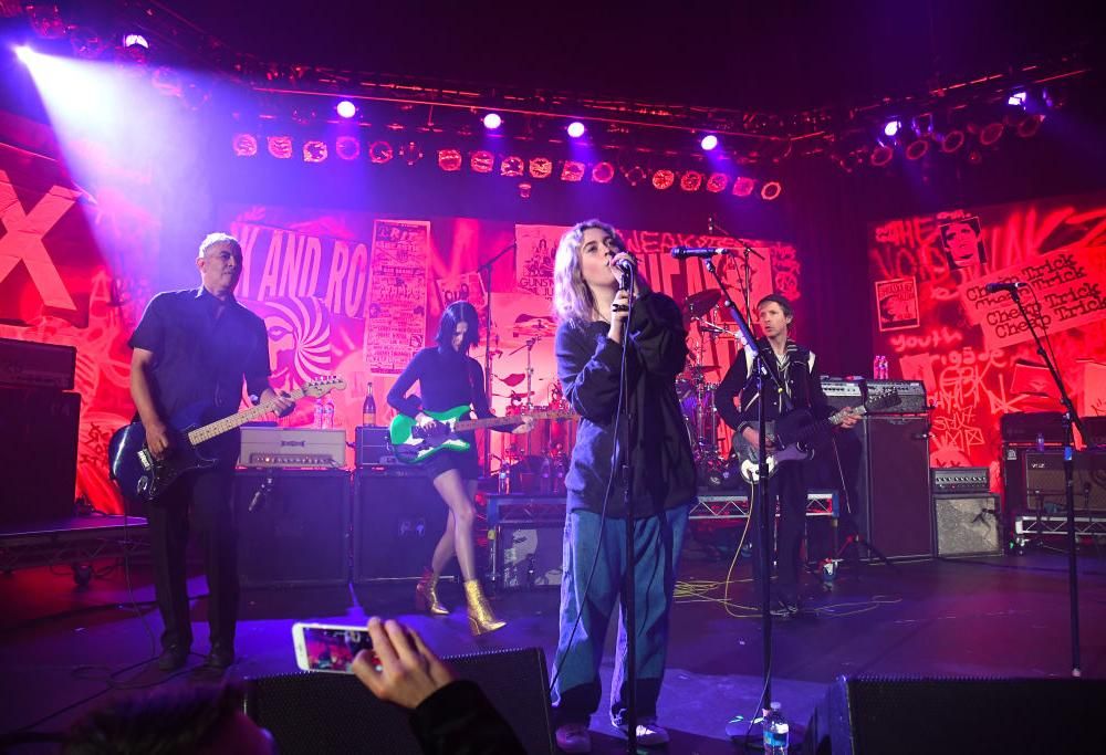 Nirvana: Dave Grohl (con la figlia Violet), Krist Novoselic e Pat Smear riuniti in concerto a Los Angeles. Guarda le foto e i video