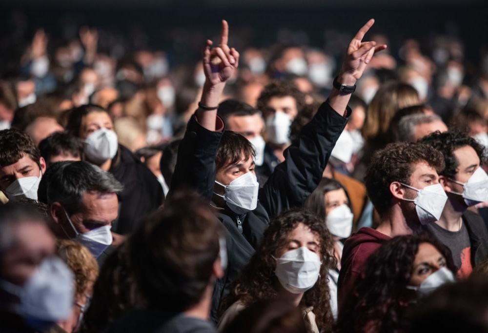 Covid, concerto rock a Barcellona con 5000 persone, tutte sottoposte a test e tamponi. Guarda le foto e i video