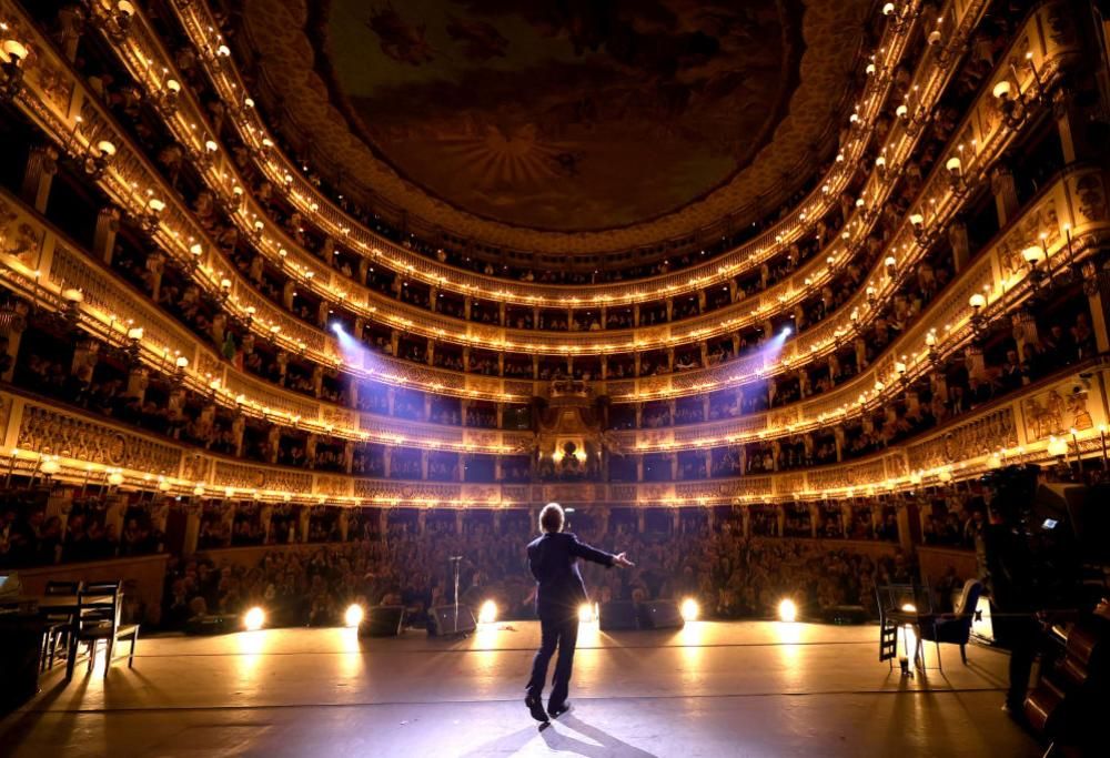 Bono: guarda le foto più belle del concerto al teatro San Carlo di Napoli