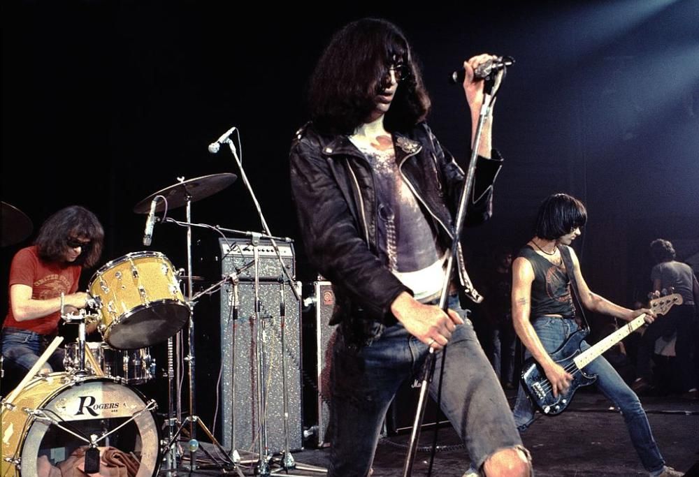 Ramones, 4 luglio 1976: le foto del primo concerto in Europa! Guarda le foto