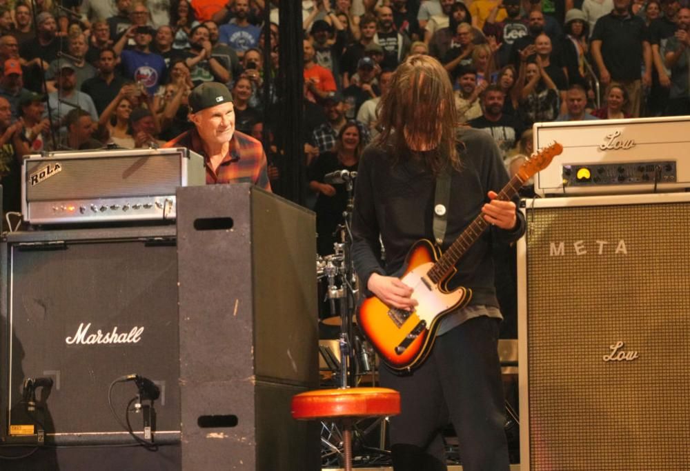 I Pearl Jam sul palco del Madison Square Garden di New York: guarda le foto con Chad Smith per la cover di Rockin’ In The Free World