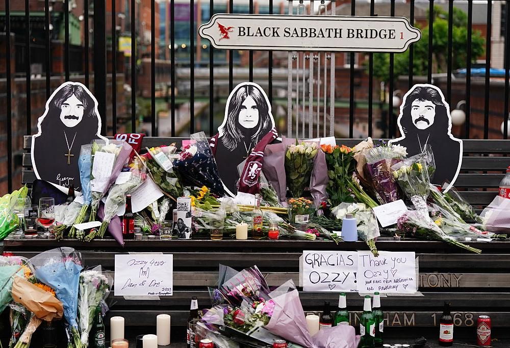 Ozzy Osbourne: guarda le foto del saluto dei fan a Birmingham e Los Angeles
