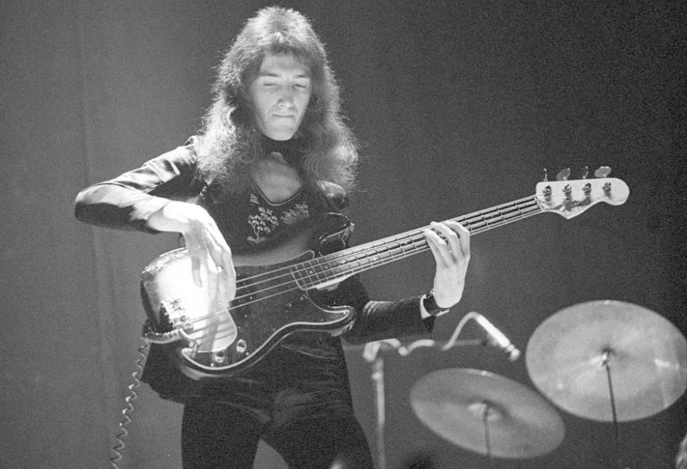 Buon compleanno John Deacon: guarda le foto più belle dello storico bassista dei Queen