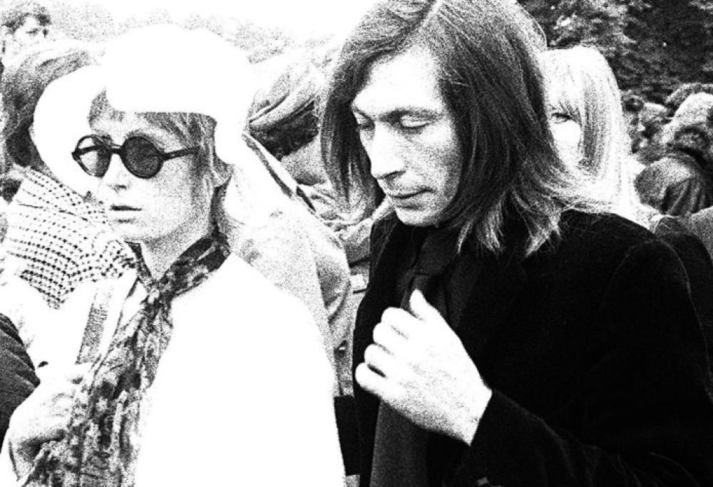 The Rolling Stones: è morta Shirley Watts, moglie di Charlie Watts. Guarda le foto insieme al batterista della band
