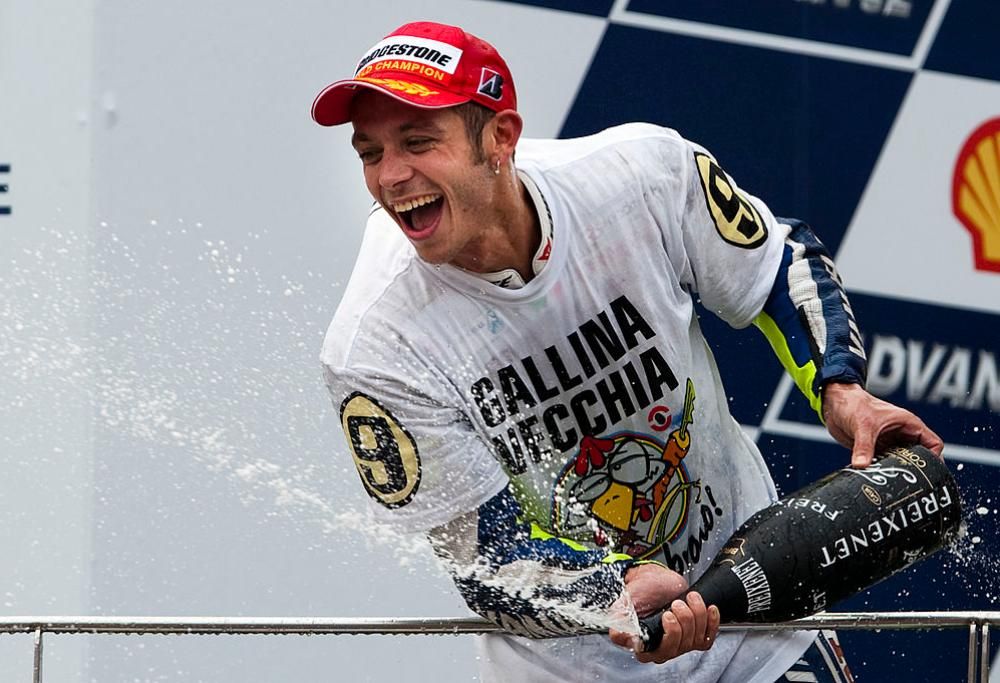 Valentino Rossi, guarda le foto più belle della sua incredibile carriera sulle due ruote