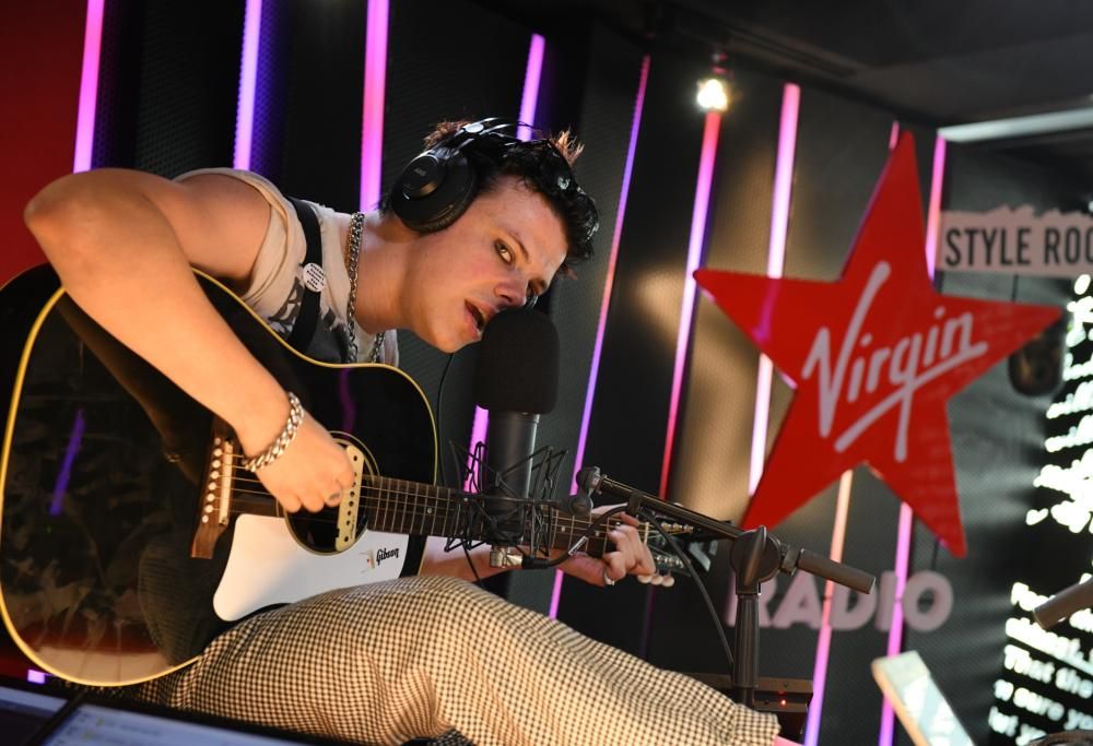 Yungblud, guarda le foto più belle negli studi di Virgin Radio con Ringo