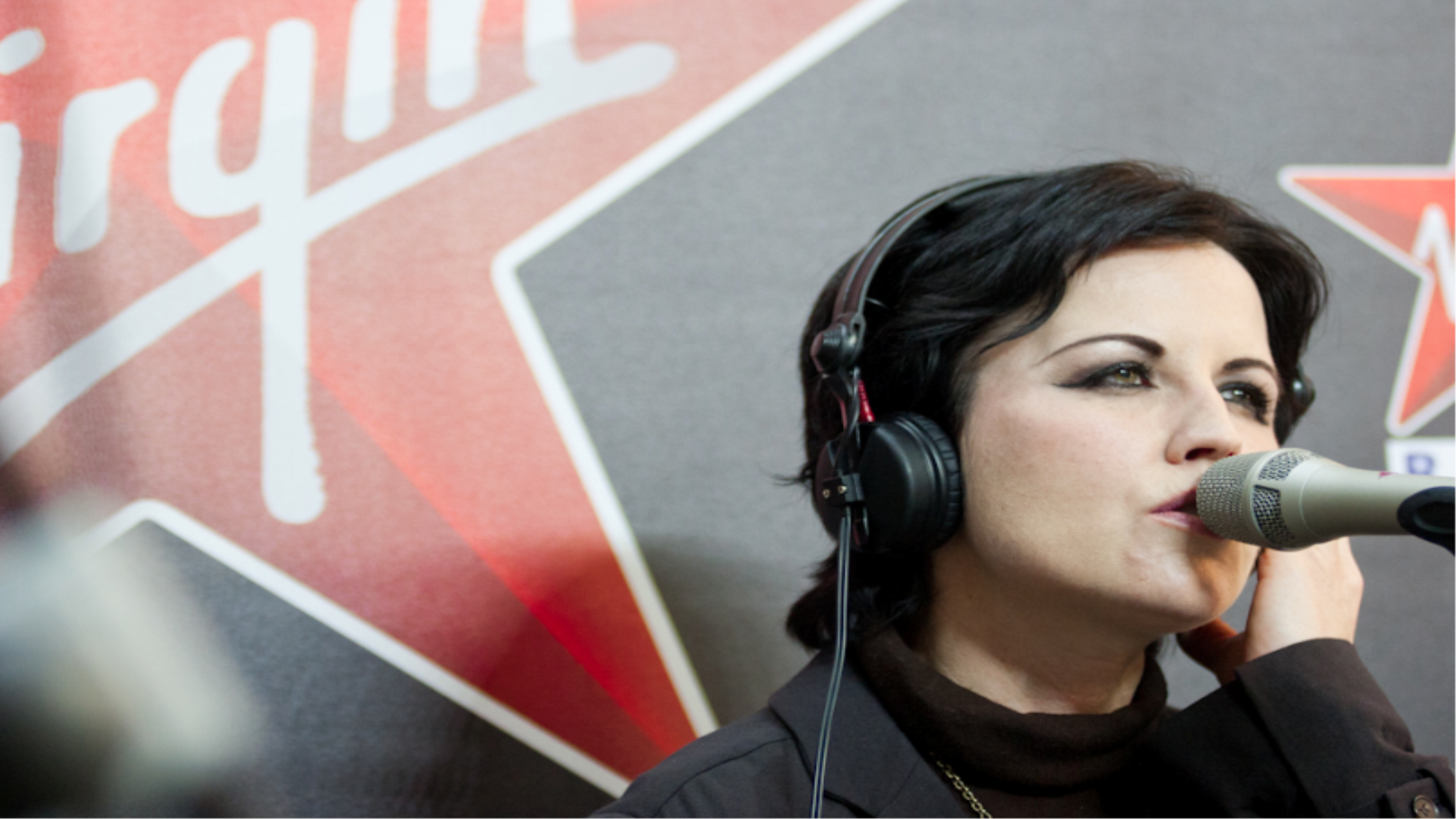 Dolores O' Riordan: il live acustico con i Cranberries negli studi di Virgin Radio. Guarda il video