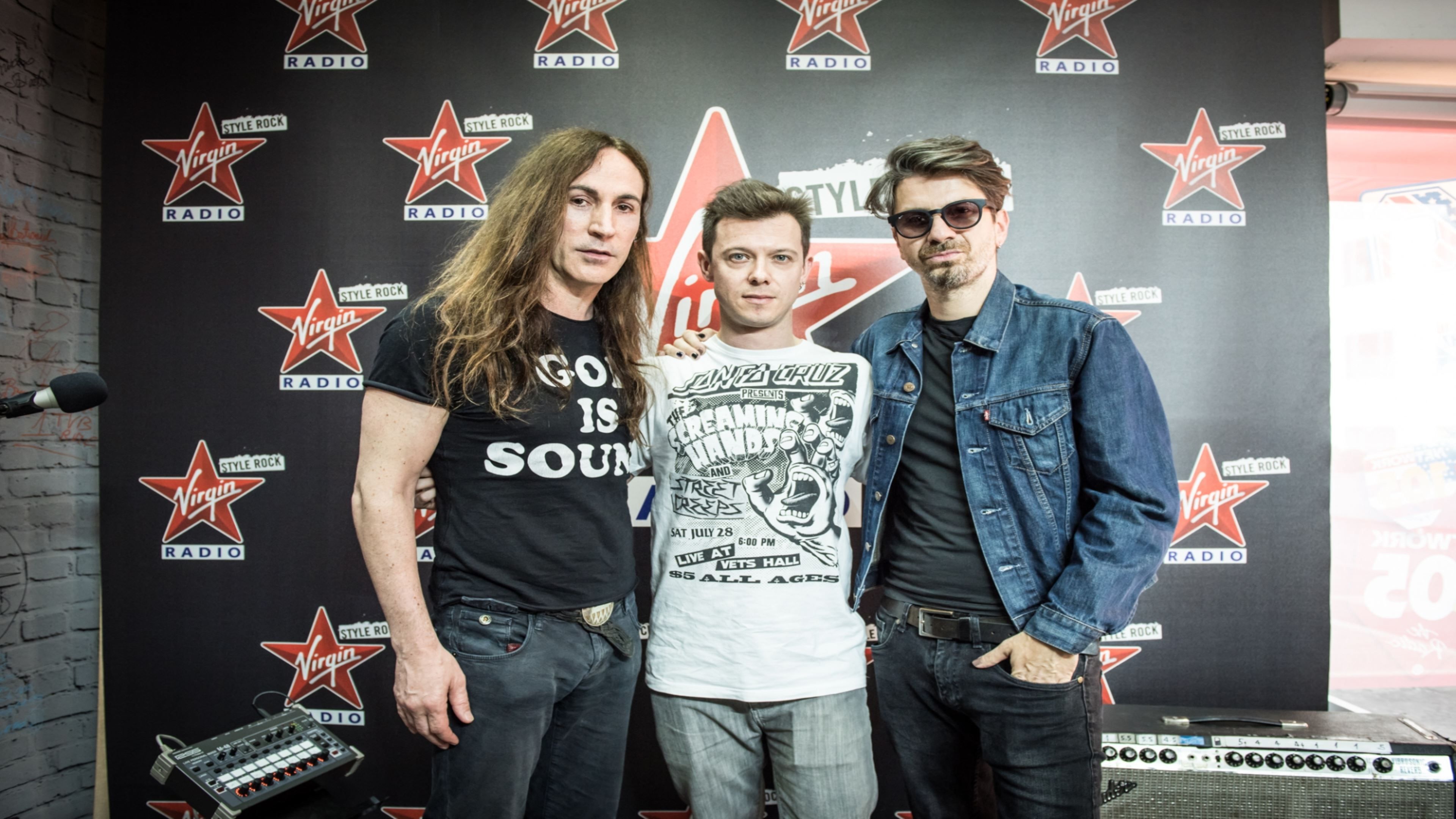 Afterhours: il video con l'intervista e il live acustico