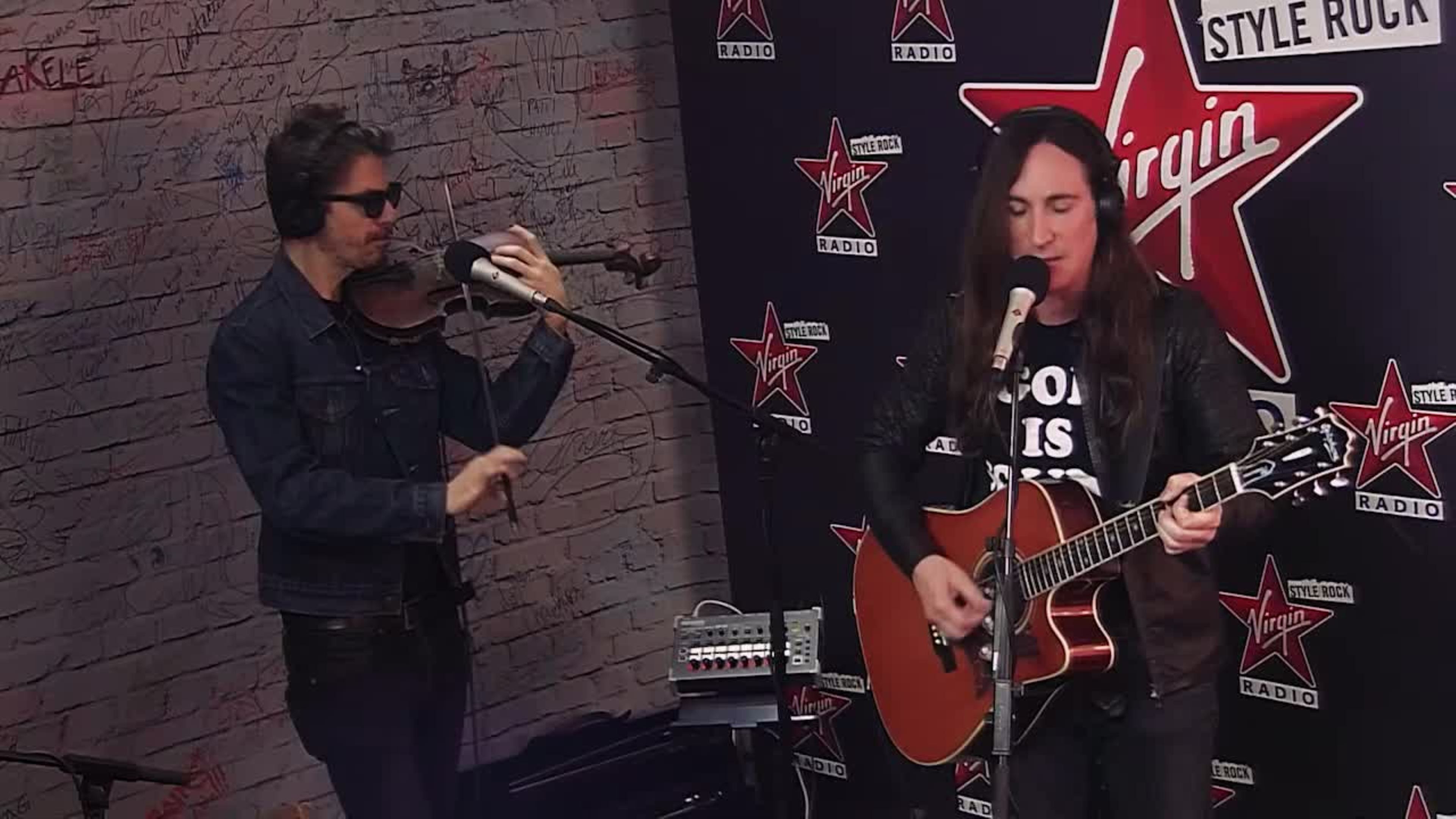 Afterhours: il live di Ti cambia il sapore e L'odore della giacca di mio padre