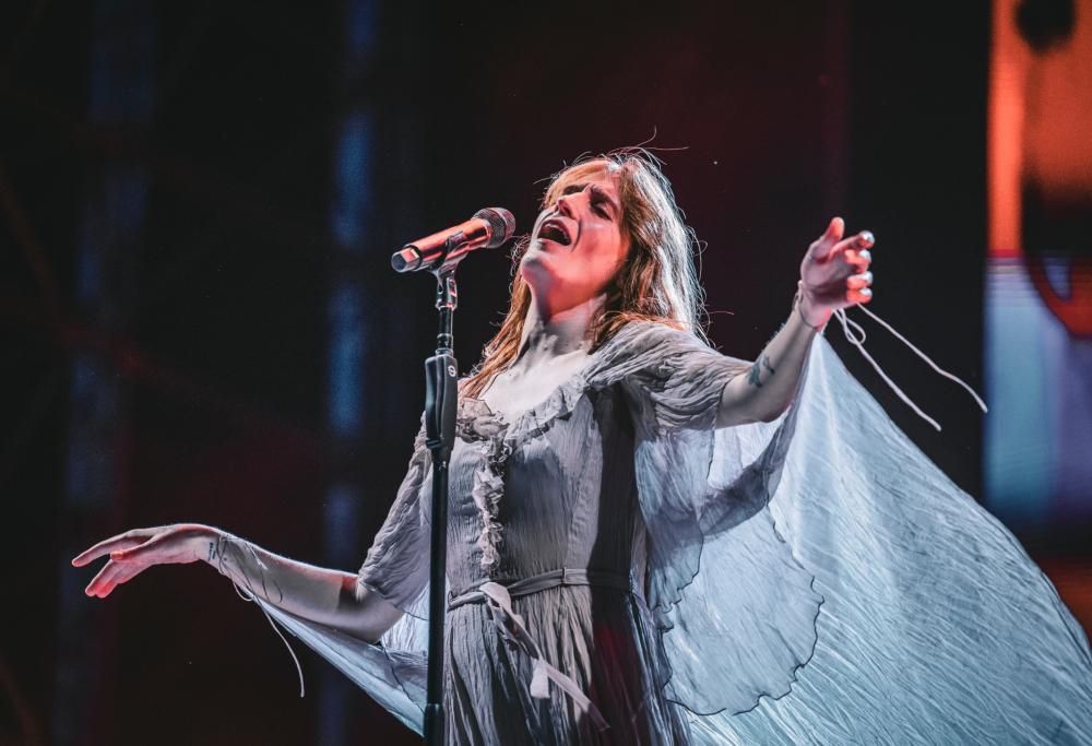 Florence + The Machine – Foals: guarda le foto più belle e la scaletta del concerto a IDays Milano Coca Cola
