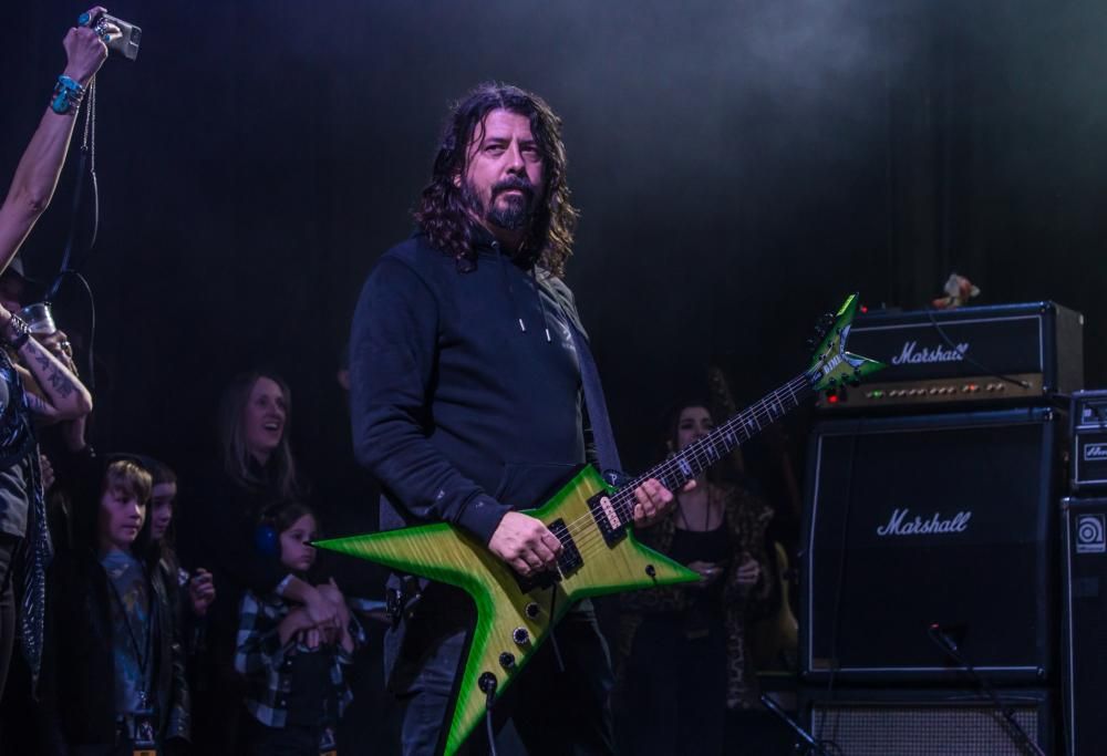 Dave Grohl ospite al Dimebash 2020 in ricordo di Dimebag Darrell dei Pantera. Guarda le foto esclusive