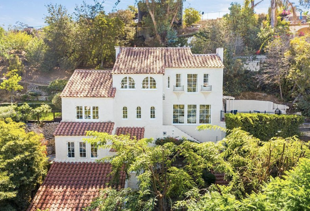 Frances Bean Cobain ha venduto la sua casa sulle colline di Hollywood a 2 milioni di euro. Guarda le foto