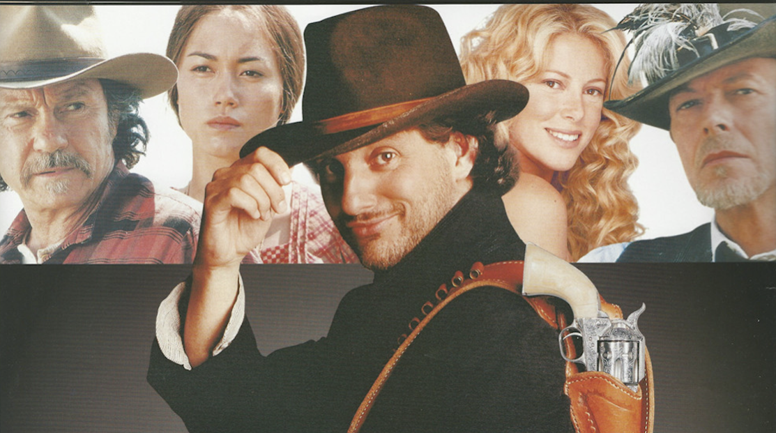 David Bowie: la storia di quella volta che recitò in Italia in un film western con Harvey Keitel, Leonardo Pieraccioni e Alessia Marcuzzi. Guarda il backstage