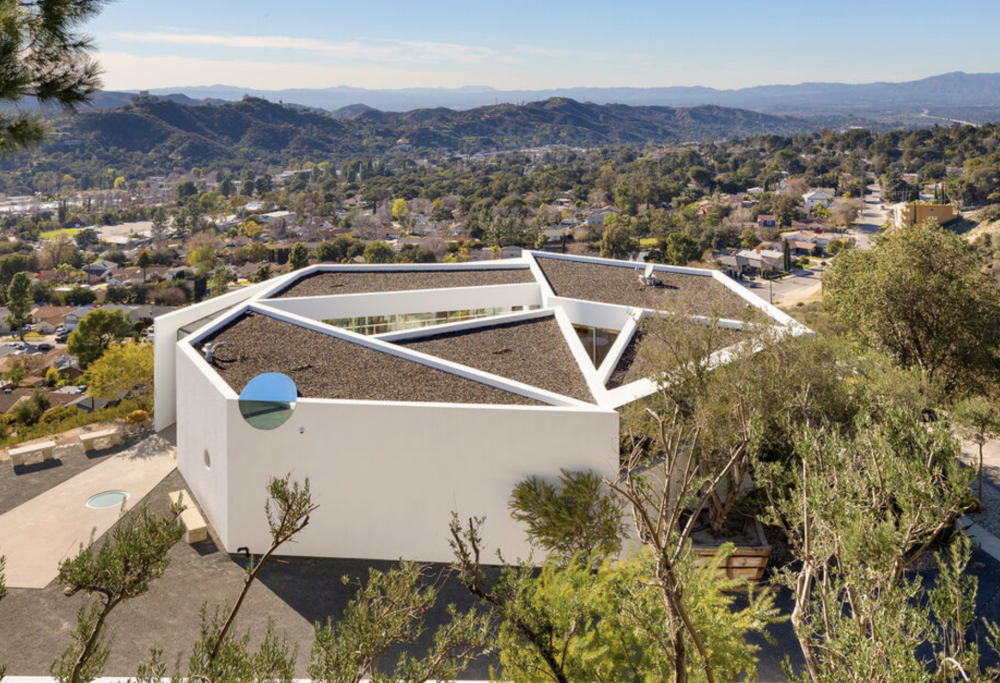 Red Hot Chili Peppers: Flea vende la sua casa a Los Angeles per 7 milioni di dollari. E’ pazzesca! Guarda le foto