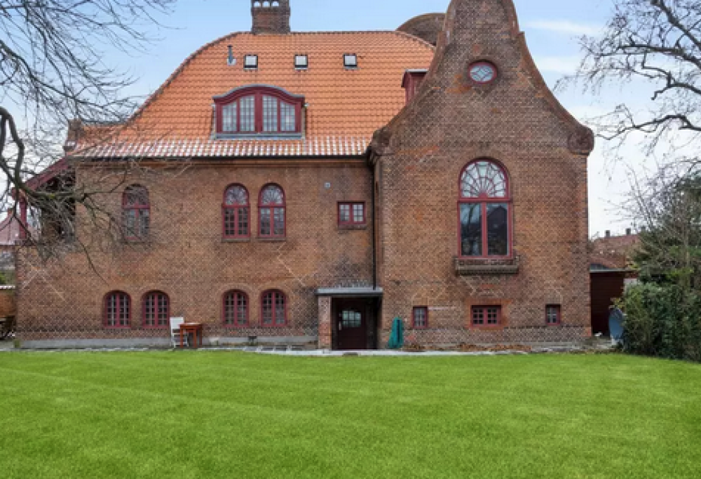 Metallica: la casa d’infanzia di Lars Ulrich in Danimarca in vendita per quasi sette milioni di dollari. Guarda le foto e il video