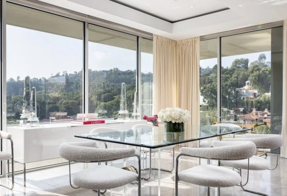 Ozzy Osbourne: non riesce a vendere l’appartamento a Los Angeles da 4 milioni e mezzo di dollari. Guarda le foto