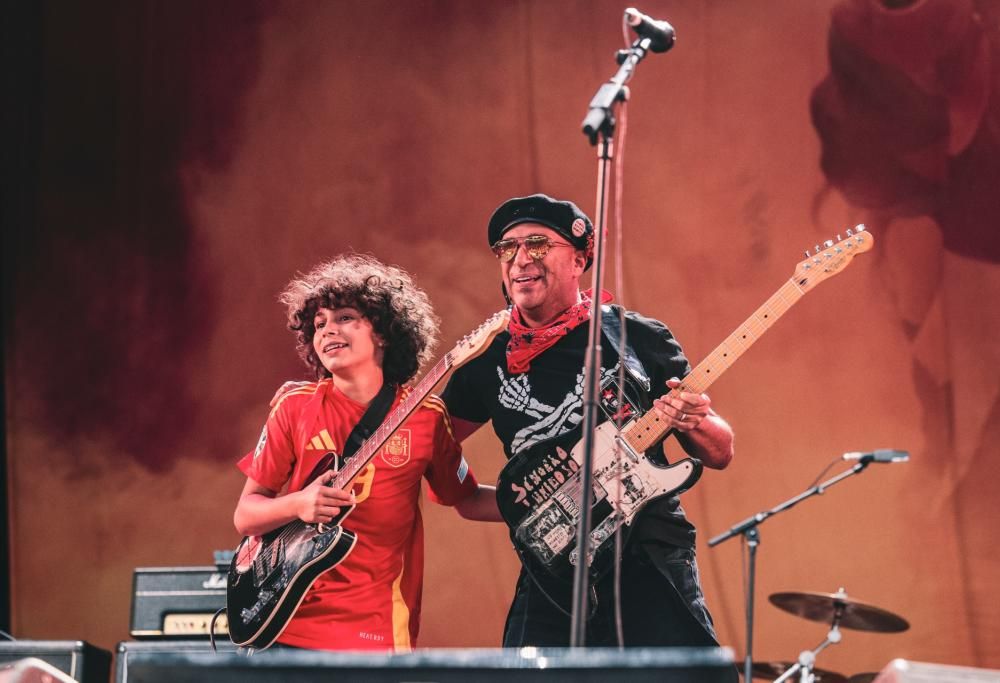 Tom Morello: guarda le foto del concerto a Madrid con il figlio Roman