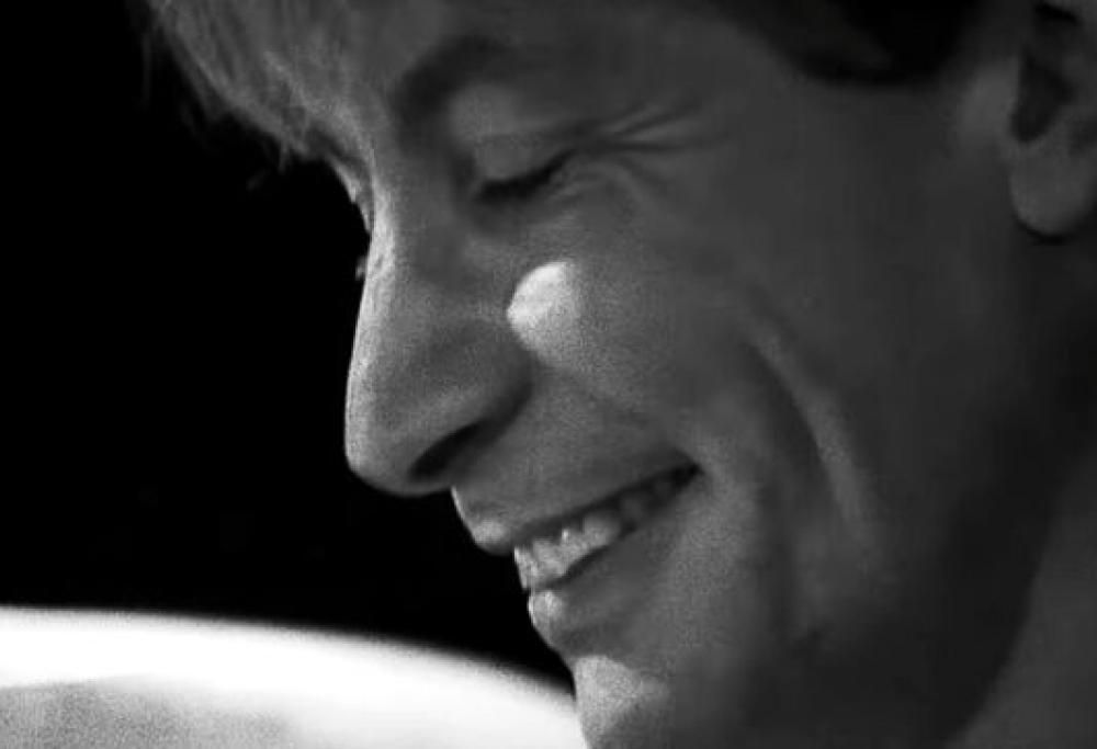 The Rolling Stones, pubblicato il video ufficiale di Living In The Heart Of Love dedicato a Charlie Watts. Guardalo qui