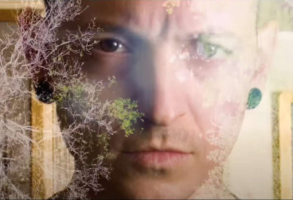 Chester Bennington, il figlio Jaime ha diretto il video di Soul Song, un nuovo inedito con la voce del padre. Guardalo qui