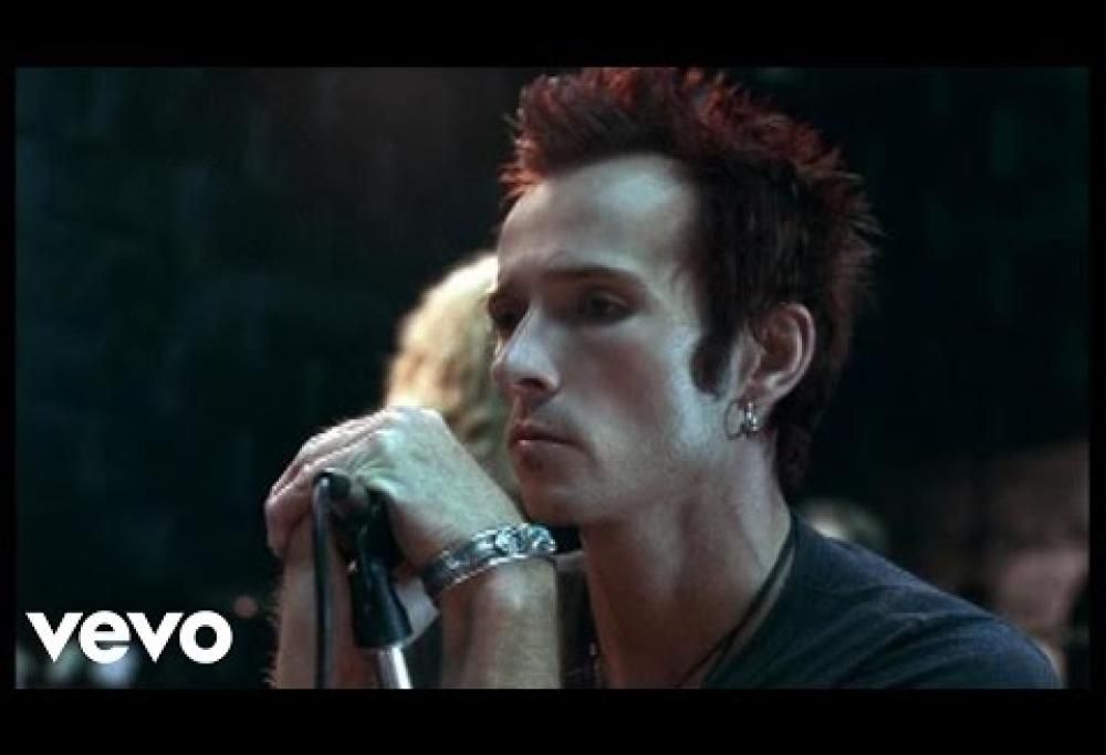 Velvet Revolver – Fall To Pieces