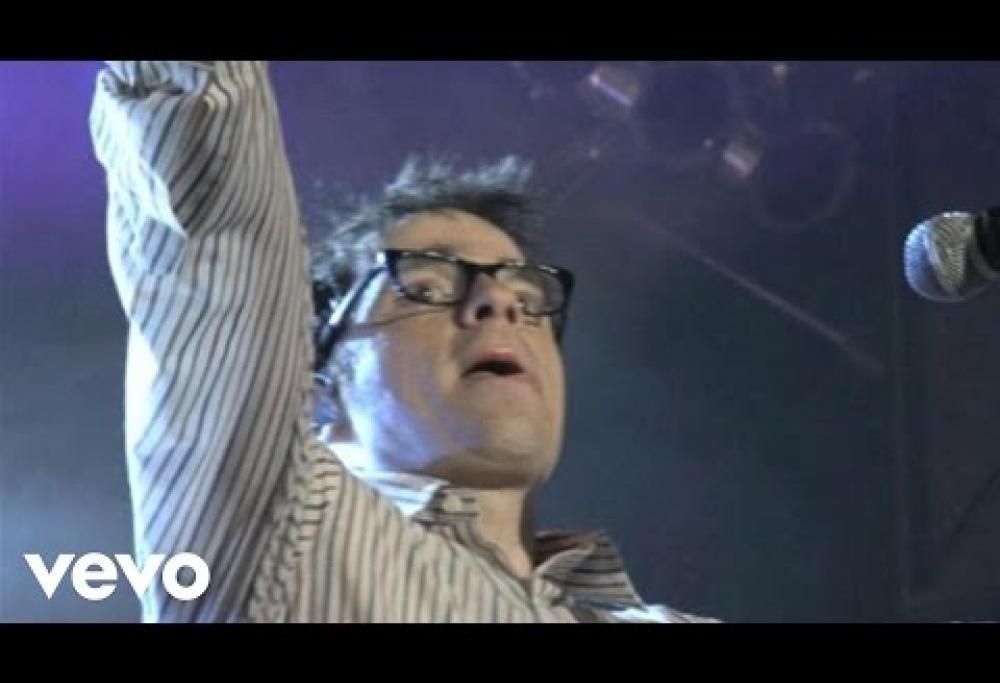 Weezer - Buddy Holly (live)