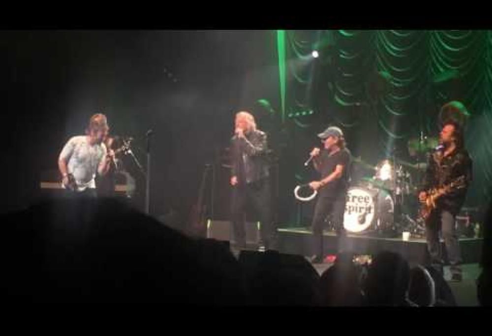 Robert Plant e Brian Johnson sullo stesso palco