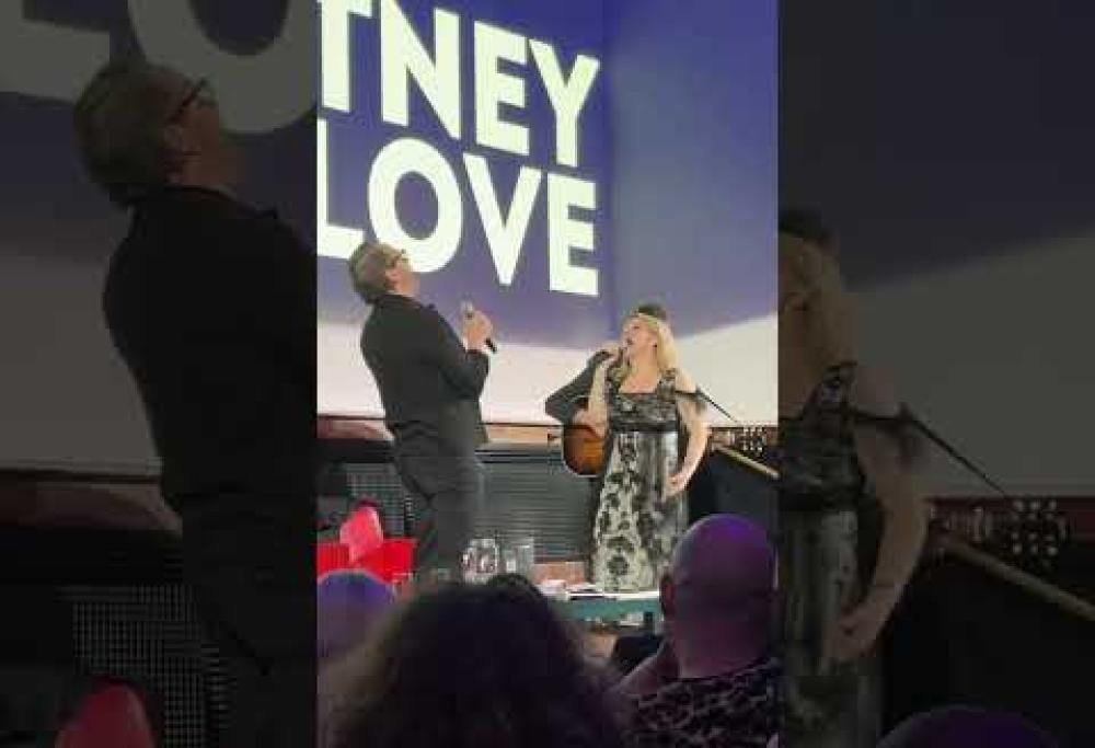 Courtney Love ha cantato "Like A Rolling Stone" di Bob Dylan. Guarda il video