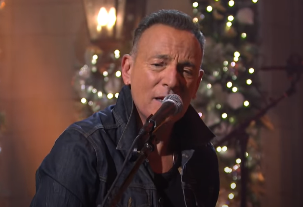 Bruce Springsteen ha suonato in diretta dal vivo con la E Street Band per la prima volta dopo quattro anni! Guarda il video