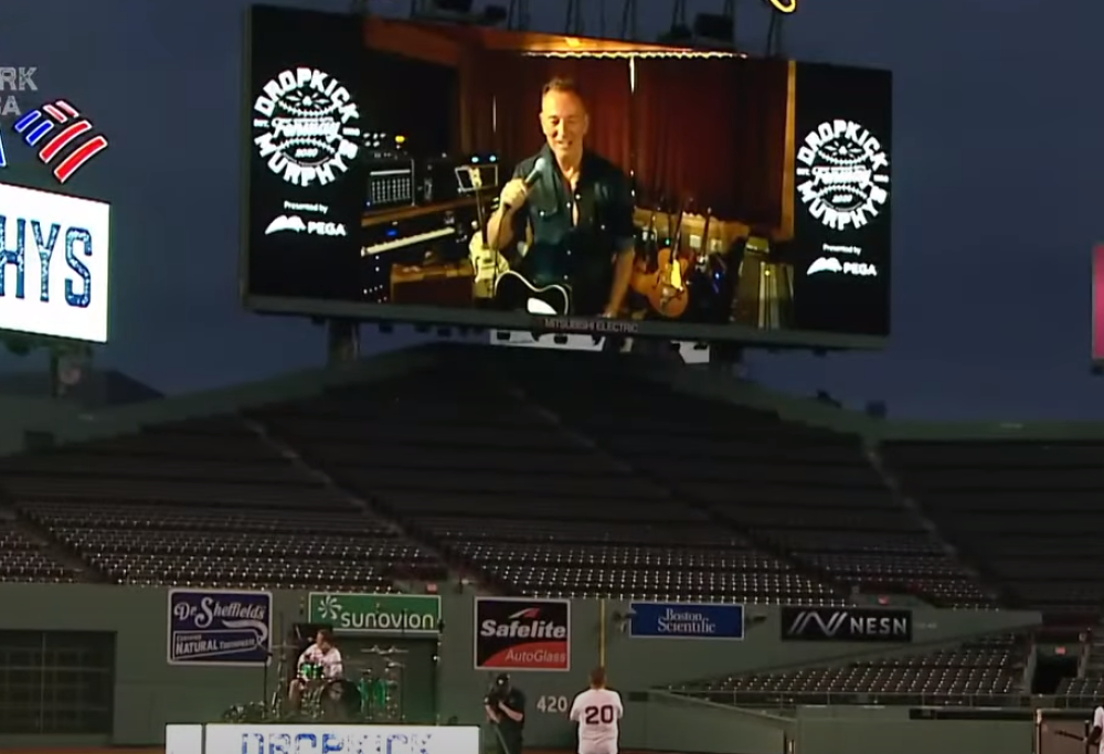 Bruce Springsteen e i Dropkick Murphys in concerto a Boston per beneficenza. Guardalo qui in versione integrale