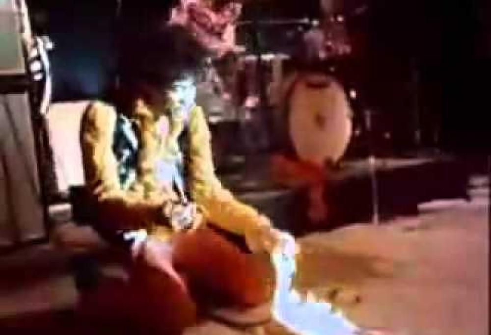 31 marzo 1967: Jimi Hendrix brucia la sua Stratocaster al Finsbury Park Astoria di Londra