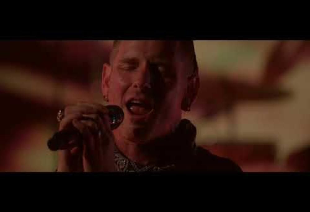 Corey Taylor ha suonato Man In The Box (con Dave Navarro e Taylor Hawkins) in tributo agli Alice In Chains. Guarda il video