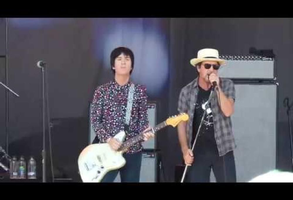 Eddie Vedder è salito sul palco con Johnny Marr e ha cantato There is a Light That Never Goes Out degli Smiths! Guarda il video