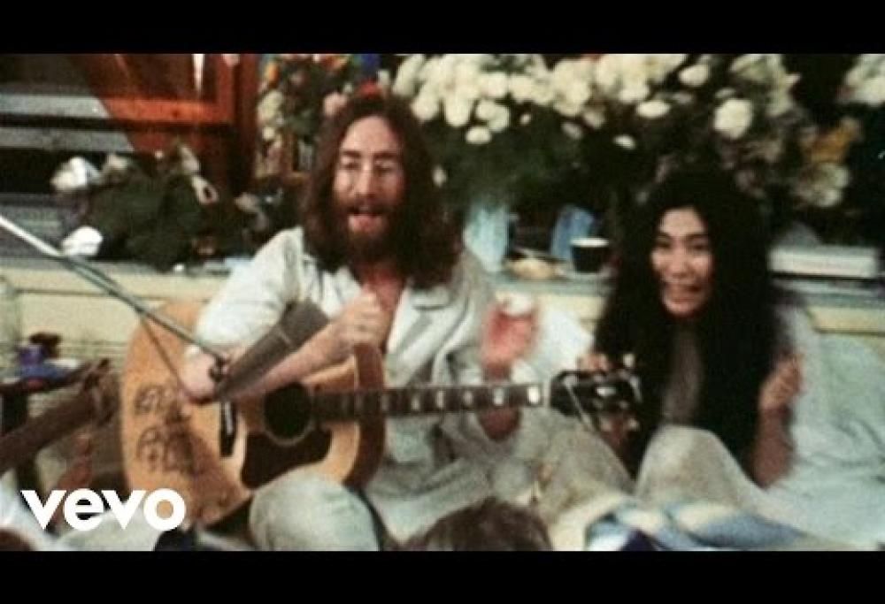 John Lennon + Yoko Ono - Give Peace A Chance