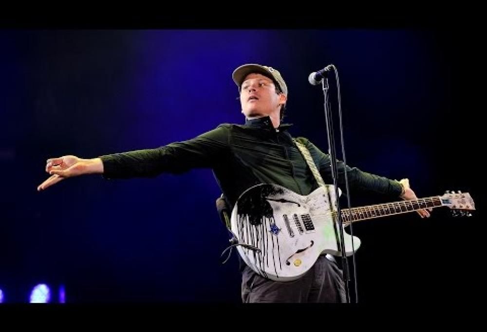 Blink 182 - All The Small Things (live)