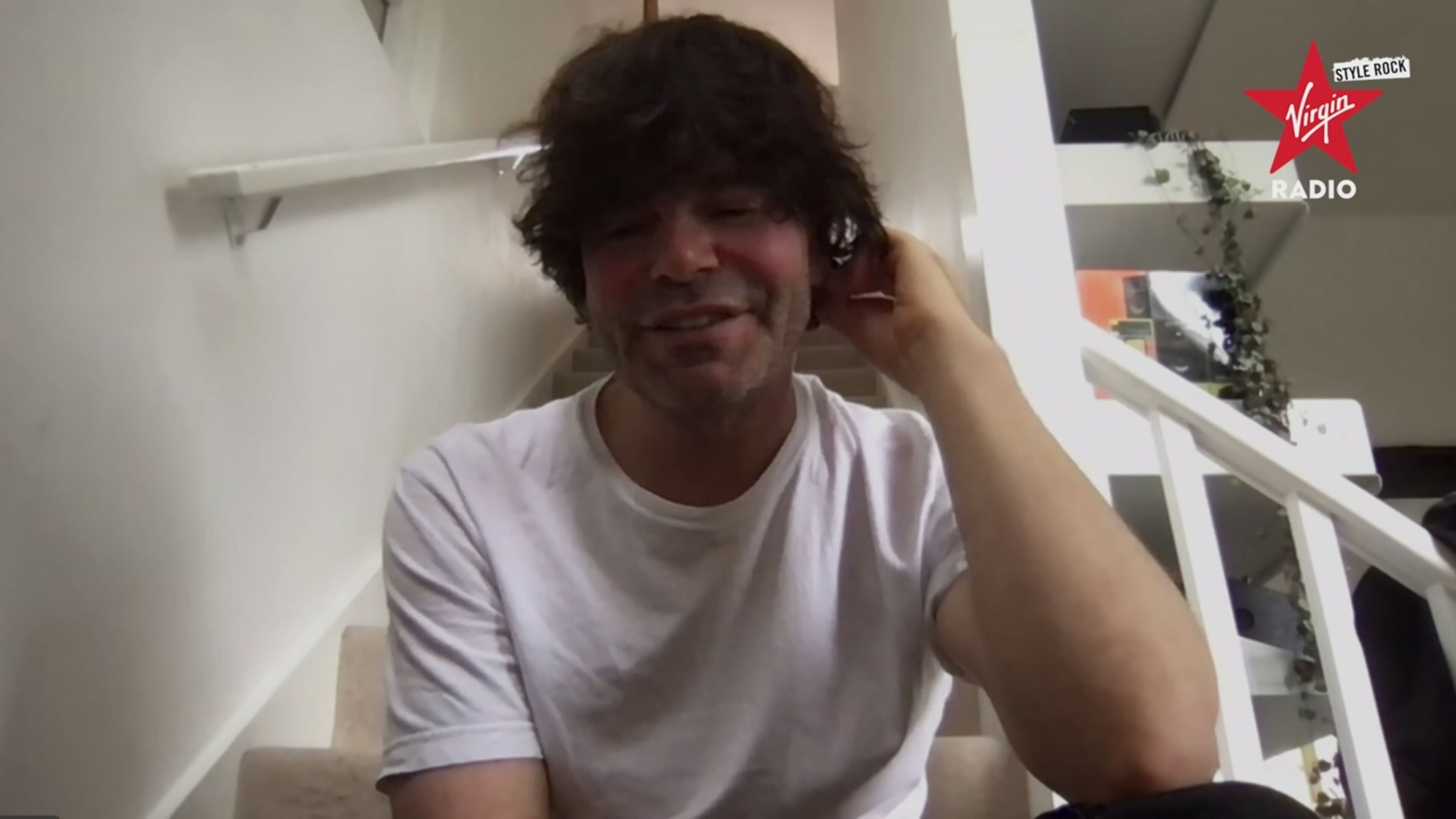 The Charlatans: guarda l'intervista a Tim Burgess