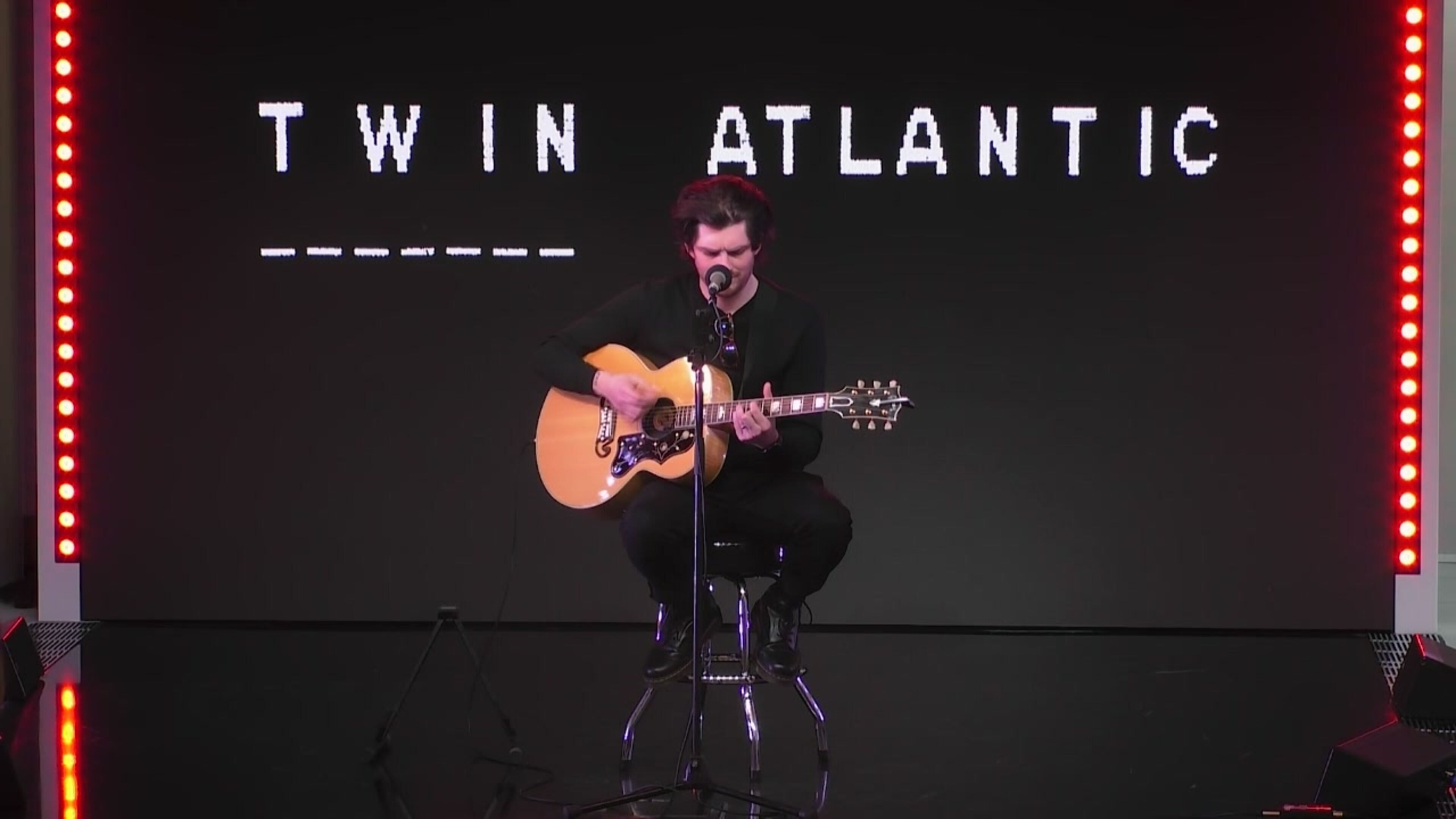 Twin Atlantic: guarda l’esibizione di Heart and Soul acustica sul palco di Virgin Radio