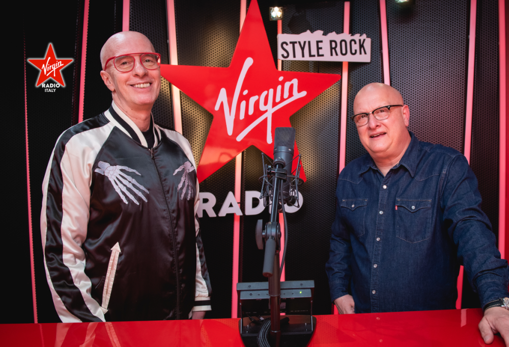 Guarda le foto di Dr. Feelgood e Massimo Cotto nel nuovo studio di Virgin Radio