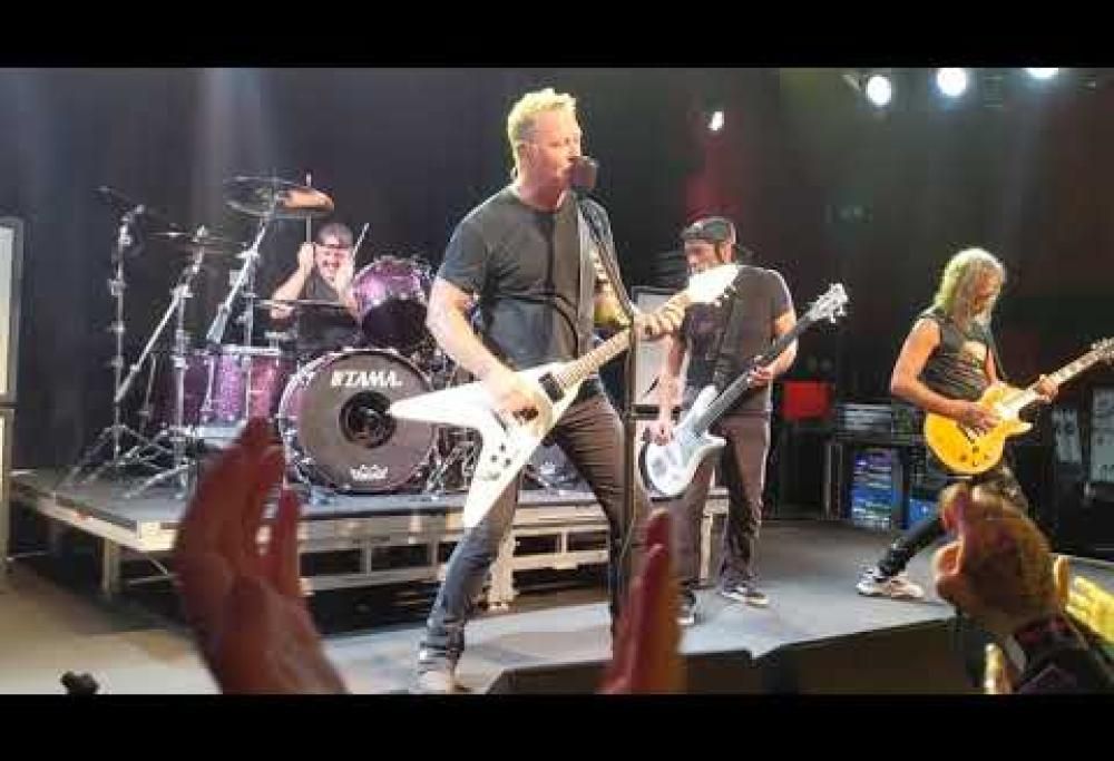 I Metallica sono tornati a sorpresa in concerto in un club di San Francisco. Guarda i video dello show e la scaletta