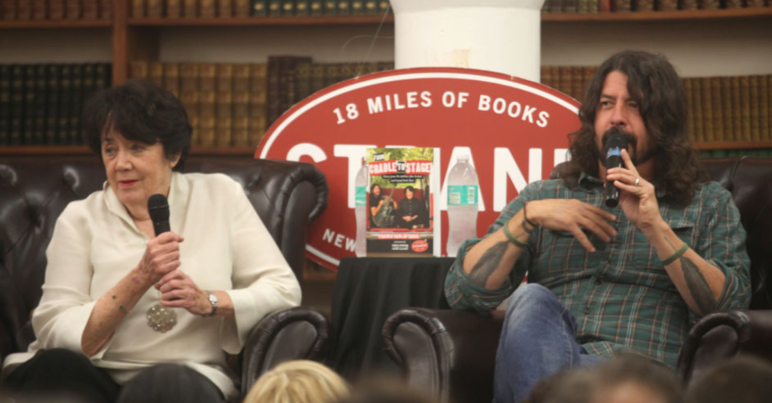 Dave Grohl: “A 15 anni presi dei funghetti allucinogeni durante la festa di Natale di mamma coi colleghi”