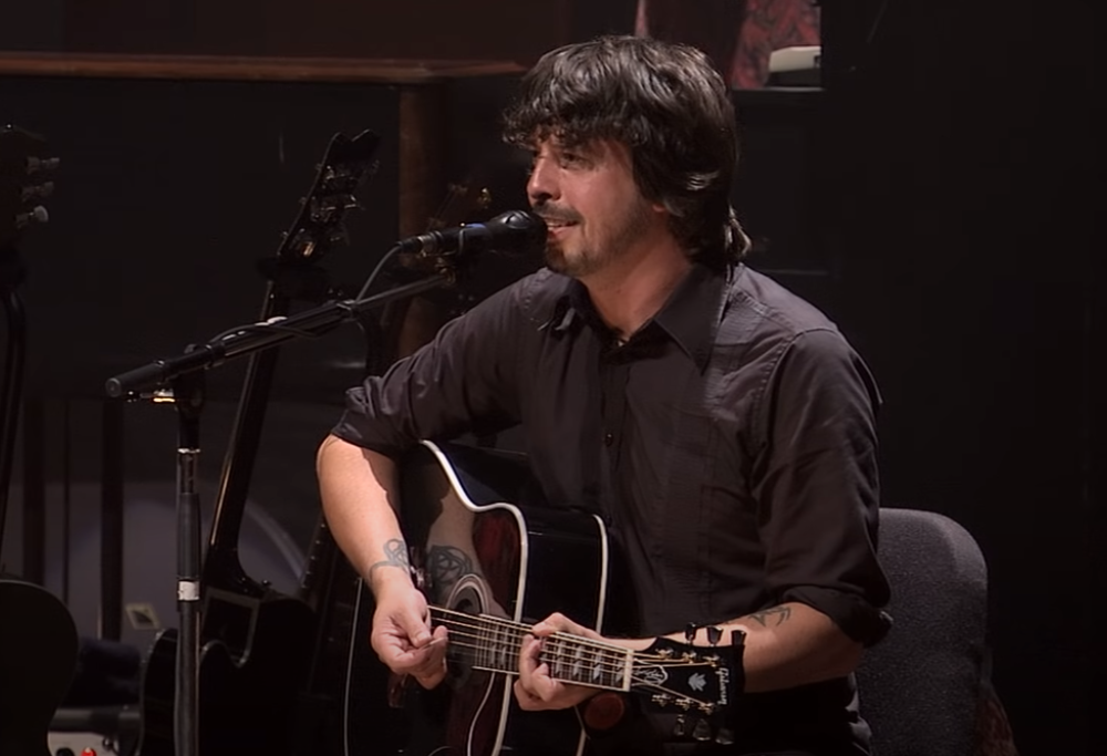 I Foo Fighters trasmettono in streaming il concerto integrale "Skin and Bones" del 2006. Guardalo qui