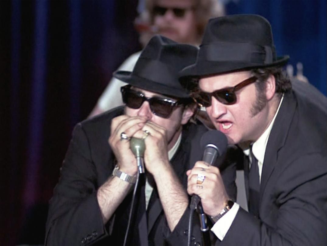 The Blues Brothers: la storia di come nacque la leggendaria band di John Belushi e Dan Aykroyd