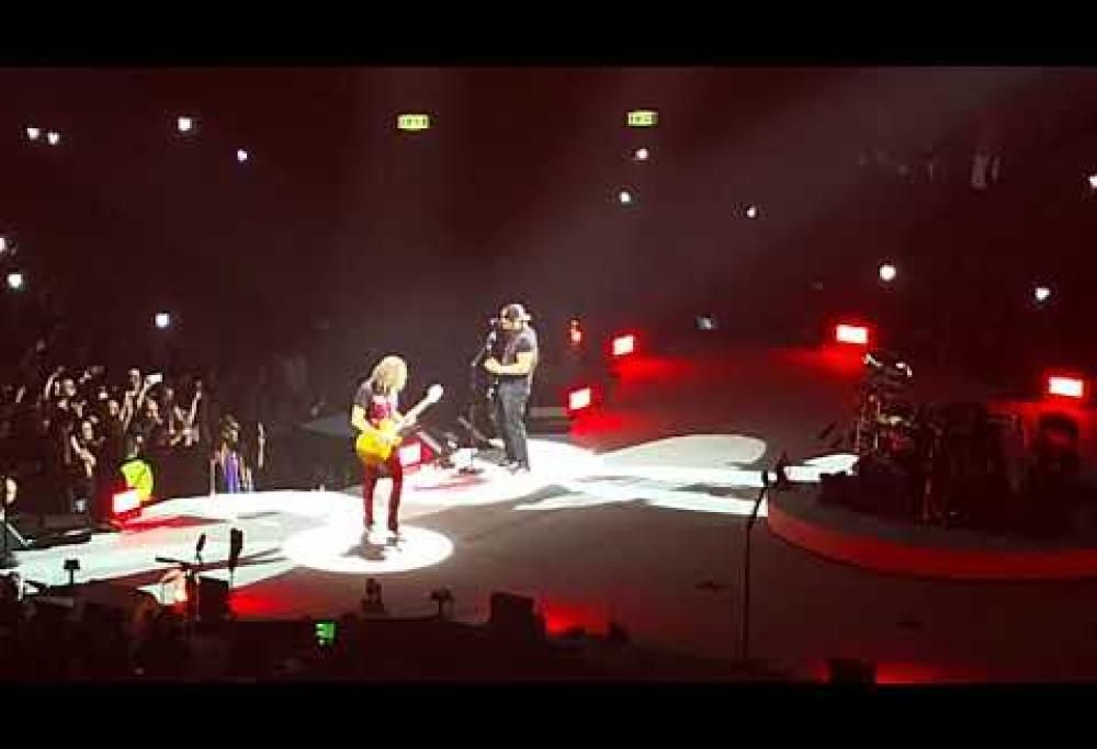 Metallica: a Bologna omaggiano Domenico Modugno con Nel Blu Dipinto Di Blu! Guarda il video