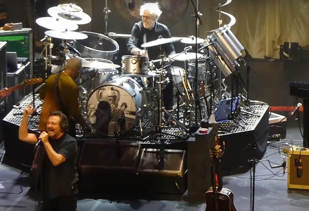 Eddie Vedder, Stewart Copeland dei Police a sorpresa sul palco (e Chad Smith sorprende alla chitarra). Guarda il video