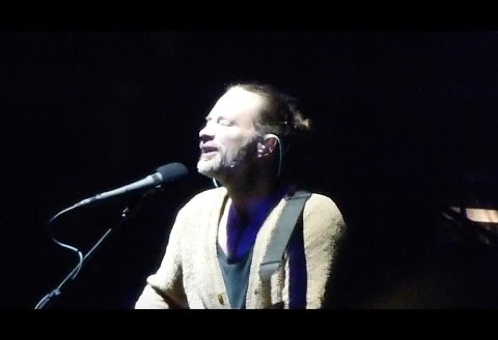 Radiohead: Thom Yorke impreca "Aww Sh..t" e Jonny Greenwood lo manda in loop