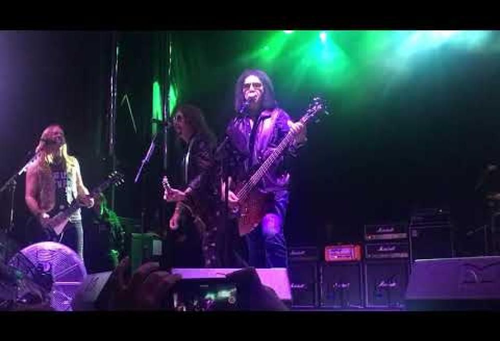 Kiss: Gene Simmons e Ace Frehley di nuovo insieme sul palco per una sera. Guarda il video