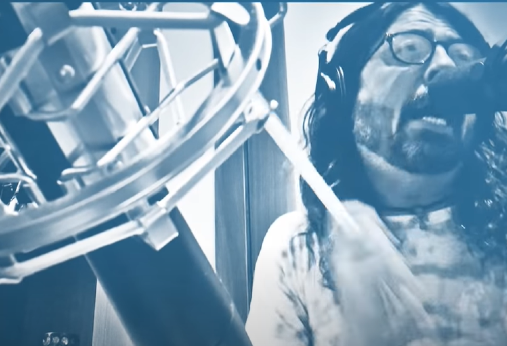 Foo Fighters, Dave Grohl pubblica la sua versione di Sabotage dei Beastie Boys. Guarda il video
