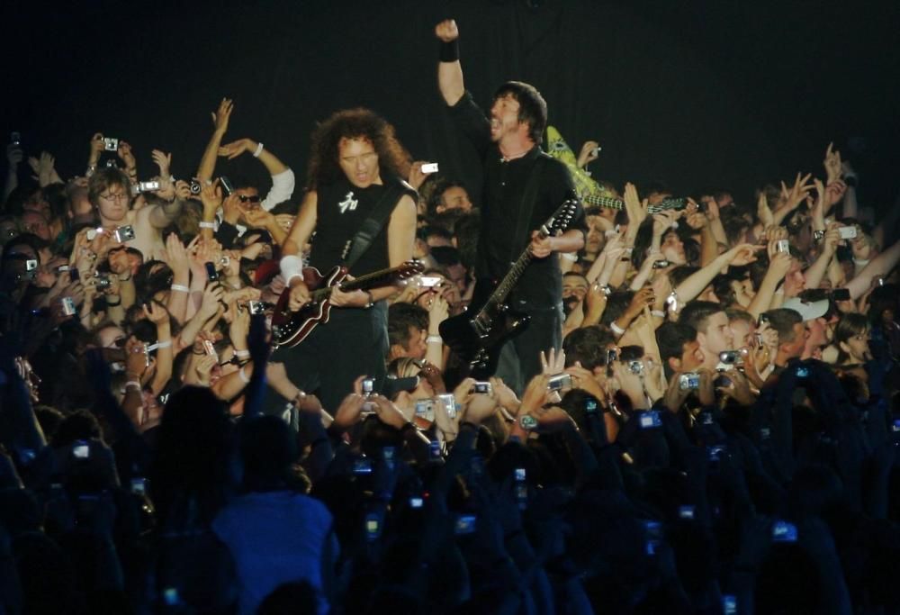 Coronavirus, i Foo Fighters trasmettono il concerto integrale di Hyde Park 2006 per i fan in quarantena. Guardalo qui
