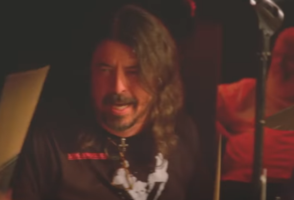 Foo Fighters, Dave Grohl torna con le Hanukkah Sessions: quest'anno è uno show dal vivo. Guarda il video